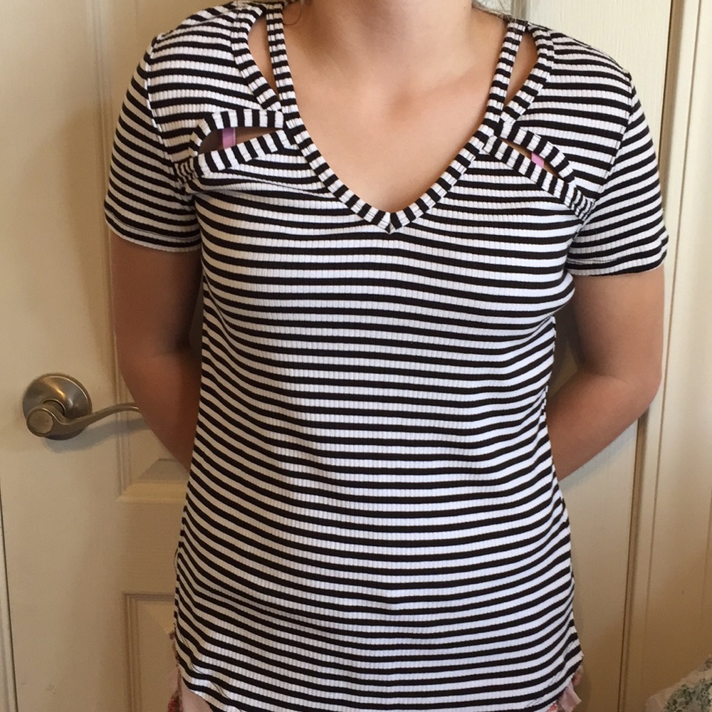 Black and white striped tee with key hole opening